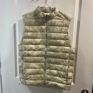 Lululemon Men’s Navigation Down Vest Size Medium Athletica Light Tan Puffer Vest